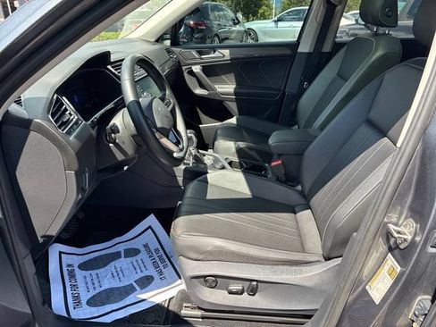Used 2023 Volkswagen Tiguan SE w/ Panoramic Sunroof Package AWD/4WD image 10