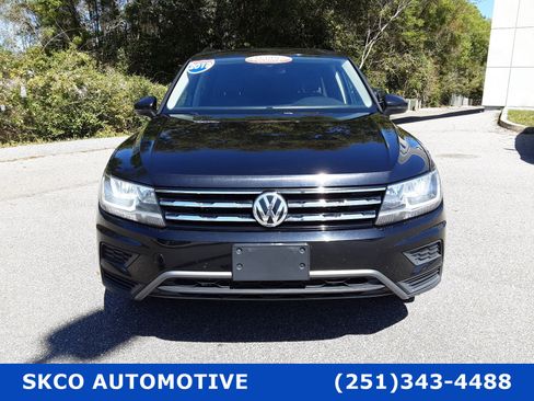 Used 2019 Volkswagen Tiguan SE w/ Panoramic Sunroof Package image 8