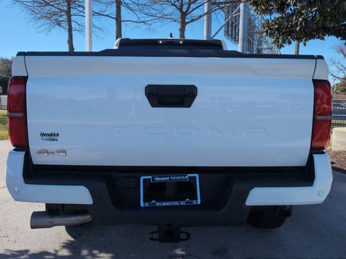 Certified 2024 Toyota Tacoma SR5 image 9