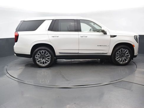 Used 2023 GMC Yukon Denali Ultimate AWD/4WD image 7