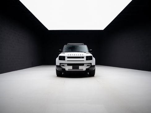 Used 2023 Land Rover Defender 130 SE image 87