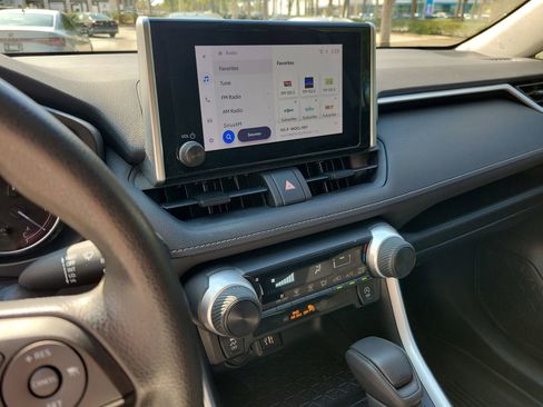 Used 2024 Toyota RAV4 LE image 23