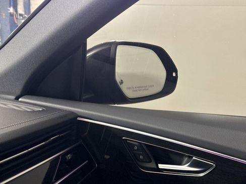 Used 2025 Audi Q8 Premium Plus w/ Premium Plus Package image 19