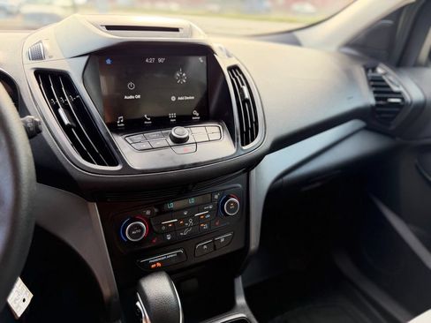 Used 2018 Ford Escape SE w/ SE Sync 3 Package AWD/4WD image 17