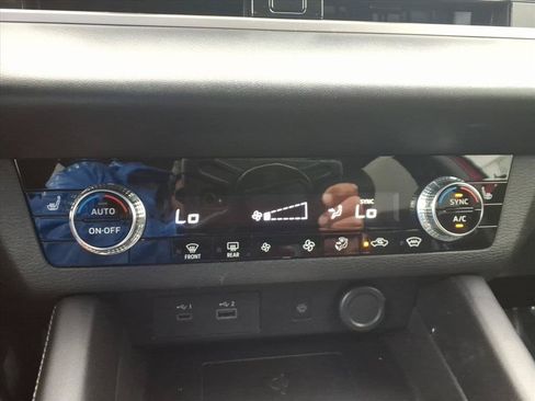 Used 2024 Mitsubishi Outlander AWD image 15