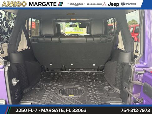 Used 2017 Jeep Wrangler Unlimited Sahara w/ Connectivity Group AWD/4WD image 15