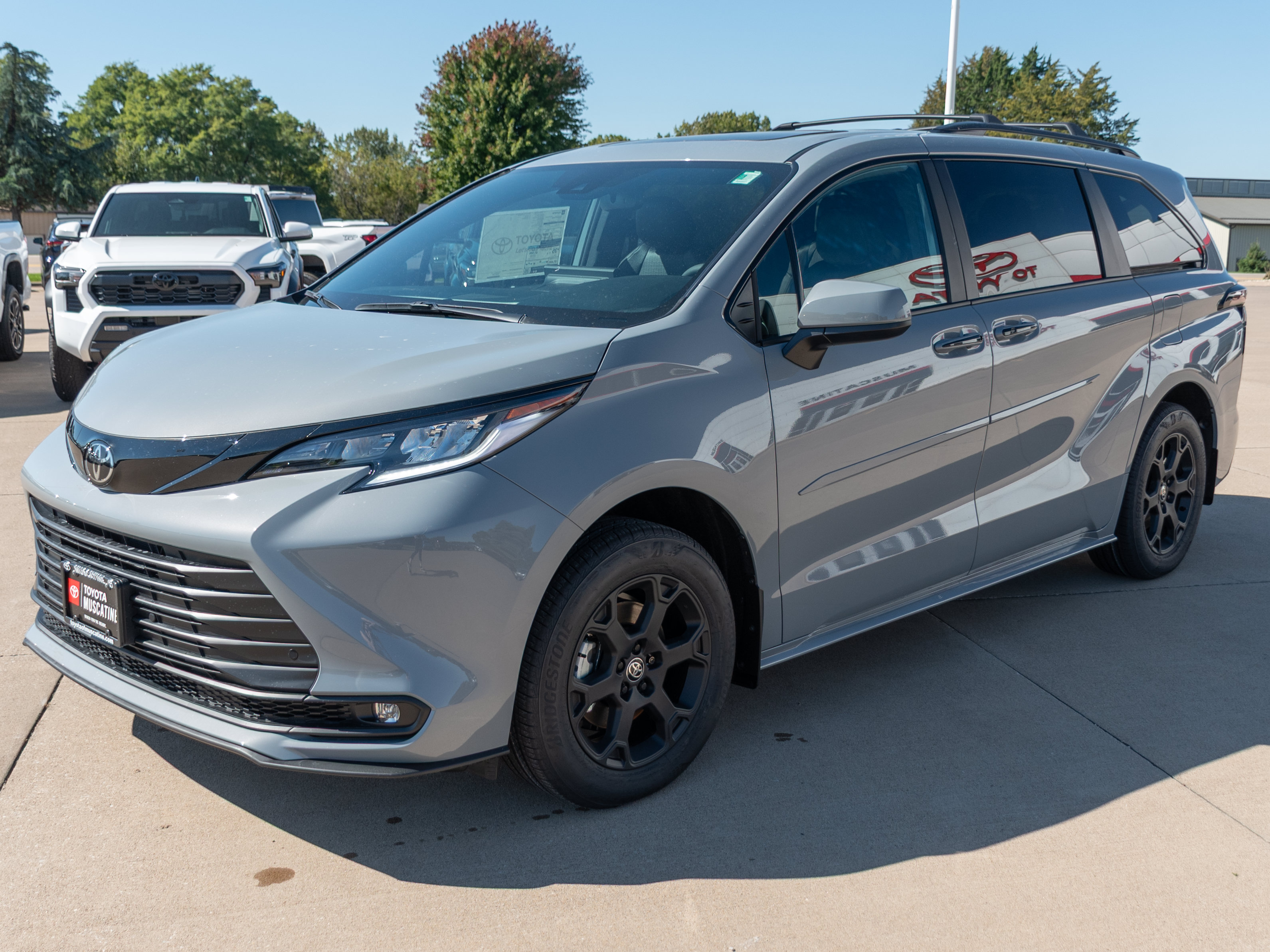 New 2026 Toyota Sienna XLE Woodland Edition AWD/4WD image 4