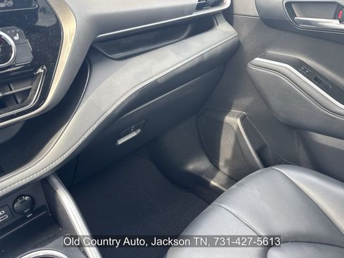 Used 2023 Toyota Highlander XLE FWD image 32