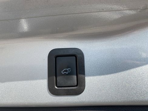 Used 2018 Toyota Highlander Limited image 25