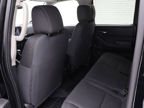 Used 2023 Nissan Frontier SV image 13