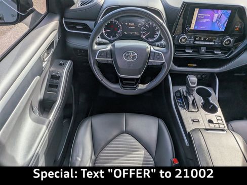 Used 2023 Toyota Highlander XSE image 19