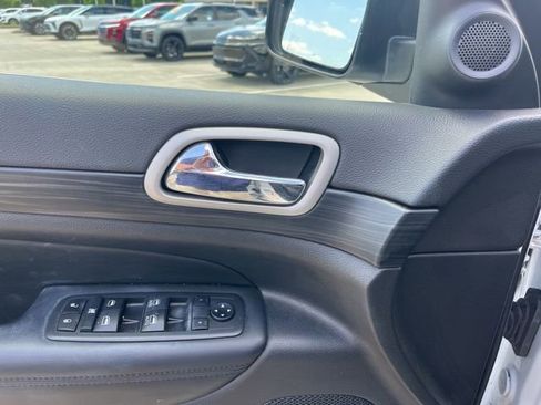 Used 2020 Jeep Grand Cherokee Laredo w/ Laredo X Package RWD image 13