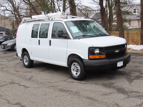 Used 2013 Chevrolet Express 2500 image 22