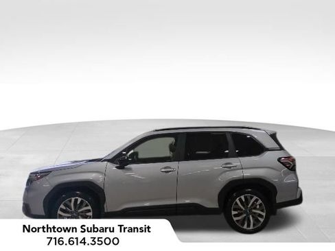 Used 2025 Subaru Forester Touring AWD/4WD image 2