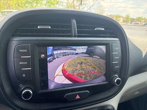 Used 2022 Kia Soul LX image 19