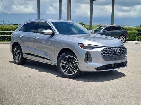 Certified 2025 Audi Q5 Premium w/ Convenience Package AWD/4WD image 30