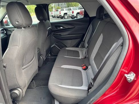 Used 2025 Chevrolet TrailBlazer LT AWD/4WD image 24