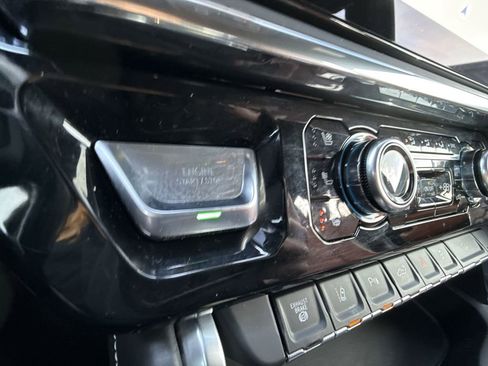 Certified 2024 GMC Sierra 2500 Denali Ultimate image 23