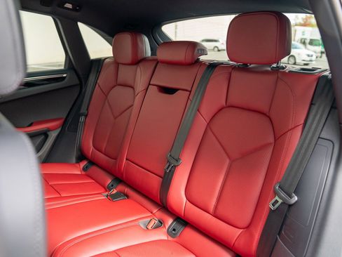 Certified 2026 Porsche Macan AWD/4WD image 23