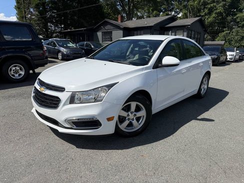 Used 2016 Chevrolet Cruze LT w/ Technology Package FWD image 1