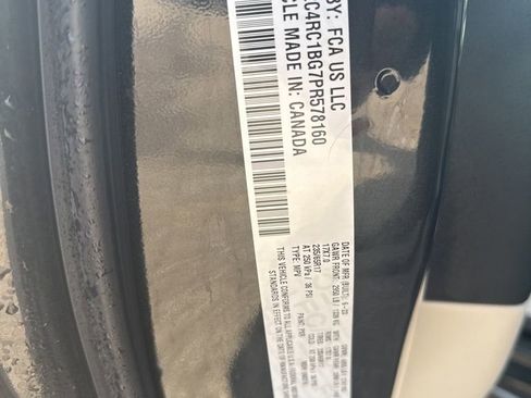 Used 2023 Chrysler Pacifica Touring-L image 15