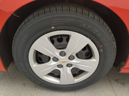 Used 2018 Chevrolet Cruze LS image 31