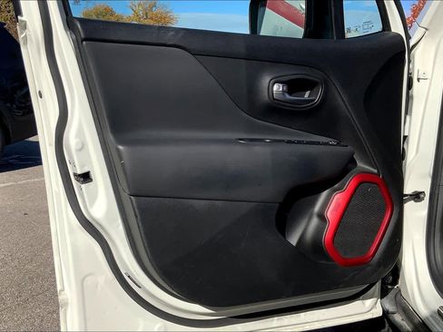 Used 2022 Jeep Renegade Trailhawk image 21