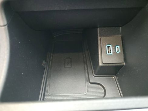 Used 2024 Ford Edge Titanium image 32