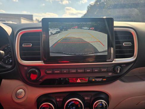 Used 2021 Hyundai Venue FWD image 15