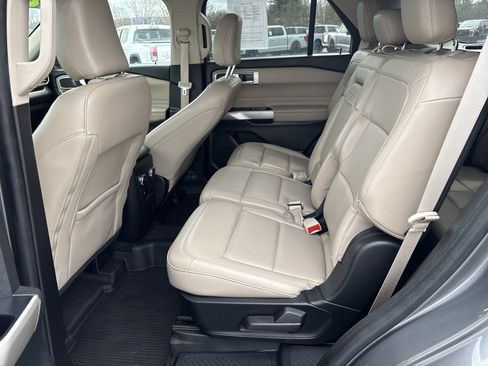 Used 2022 Ford Explorer XLT w/ Equipment Group 202A image 18