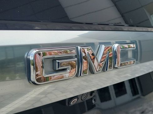 Used 2021 GMC Yukon Denali w/ Denali Premium Package AWD/4WD image 9