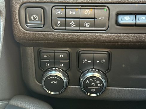 Used 2022 GMC Yukon XL Denali image 29