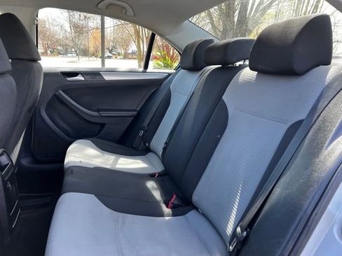 Used 2017 Volkswagen Jetta S image 16