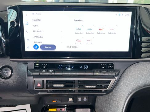 Used 2025 Toyota Camry XLE FWD image 30