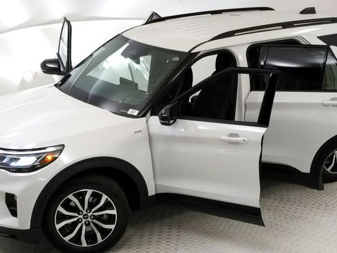 New 2025 Ford Explorer ST-Line w/ Premium Package image 24