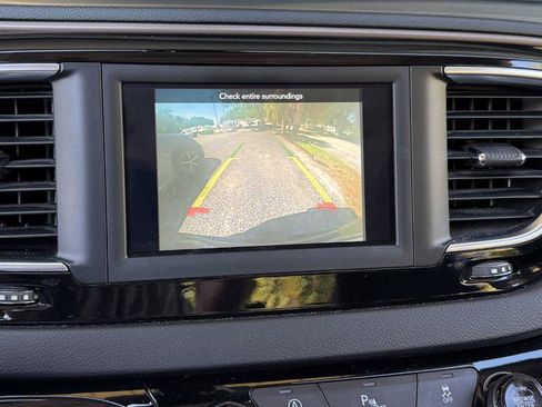 Used 2019 Chrysler Pacifica Touring-L FWD image 24
