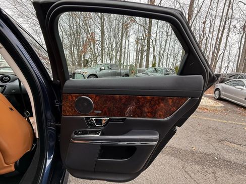 Used 2016 Jaguar XJ R-Sport image 23