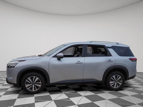 Used 2023 Nissan Pathfinder SL AWD/4WD image 4