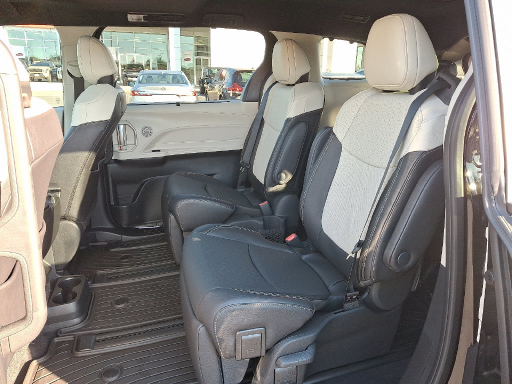 Used 2026 Toyota Sienna Limited FWD image 10