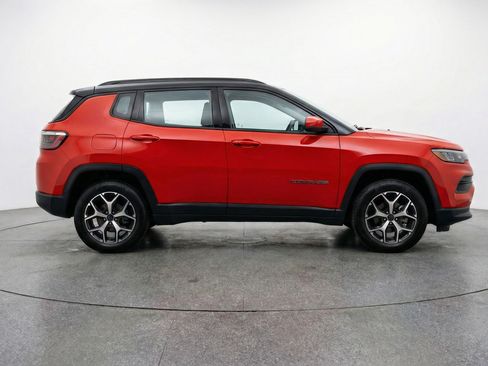 Used 2025 Jeep Compass Limited AWD/4WD image 11