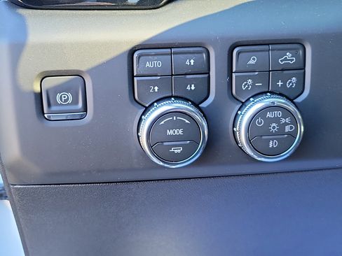 New 2026 GMC Sierra 2500 AT4 w/ Technology Package AWD/4WD image 29