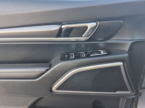 Used 2025 Kia Telluride S image 8