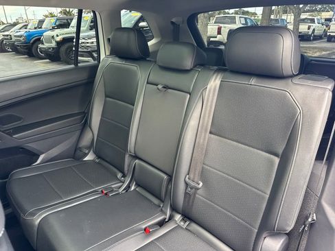 Used 2021 Volkswagen Tiguan SE FWD image 11