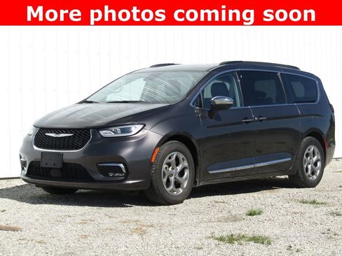Used 2023 Chrysler Pacifica Limited FWD image 7