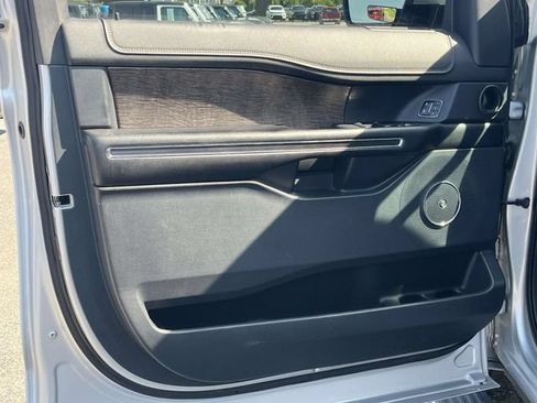 Used 2018 Ford Expedition Limited RWD image 15