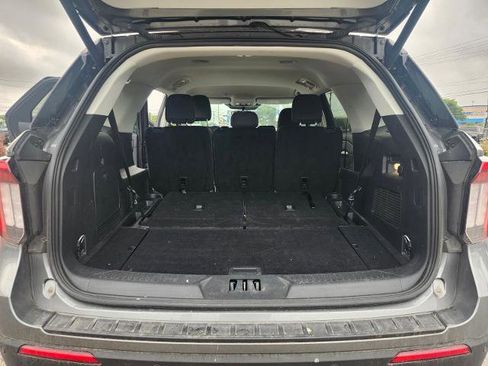Certified 2025 Ford Explorer Active RWD image 11
