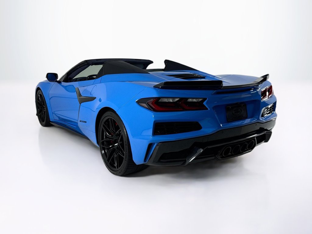 Used 2025 Chevrolet Corvette Z06 w/ Stealth Interior Trim Package RWD image 27