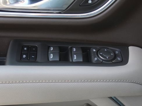 Used 2023 GMC Yukon SLT w/ SLT Luxury Package image 45