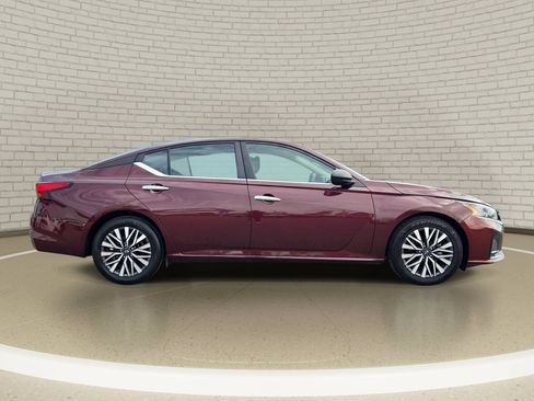 Certified 2024 Nissan Altima 2.5 SV FWD image 4