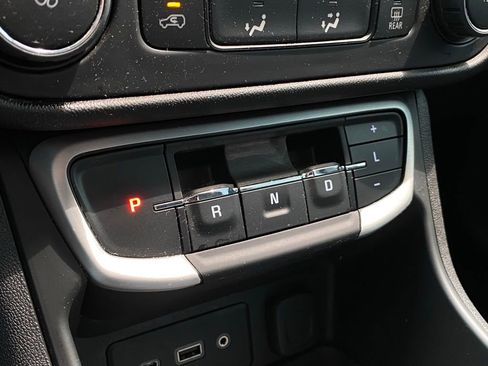 Used 2022 GMC Terrain SLE w/ Elevation Edition image 17
